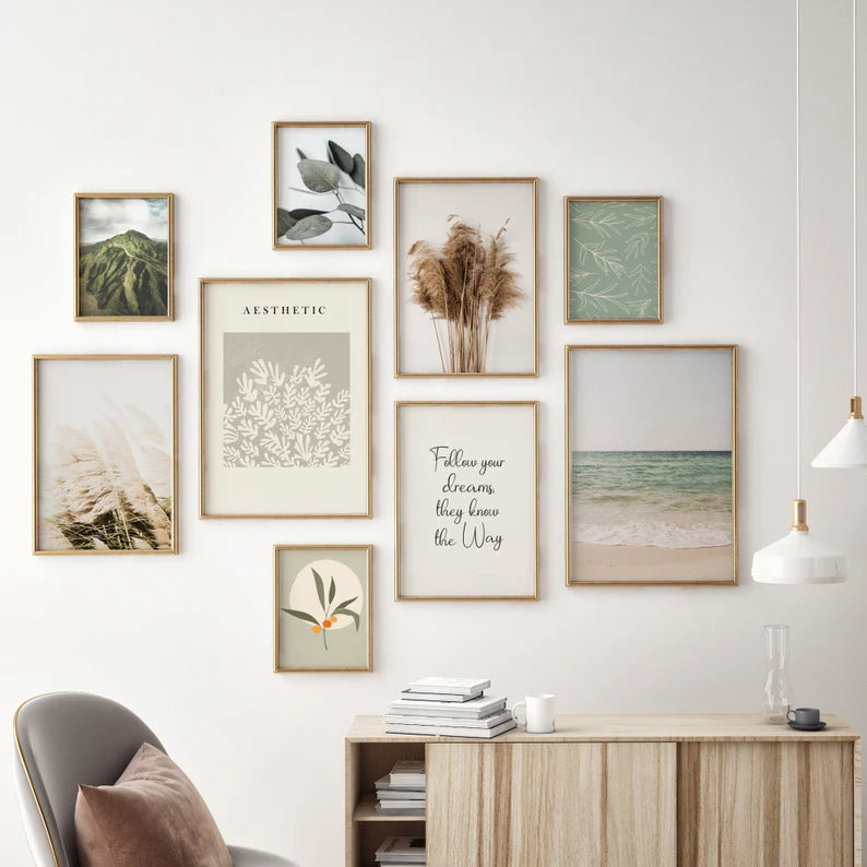 Mur Évocateur : Symphonie Botanique et Motivations Dorées